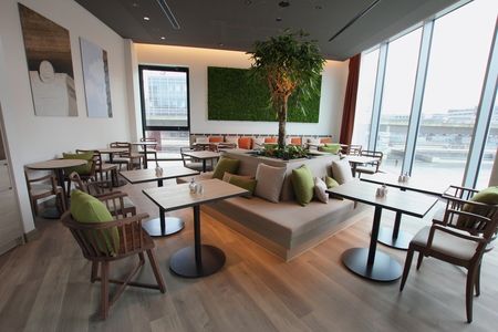 Zimmer mit Sitzmöglichkeiten und